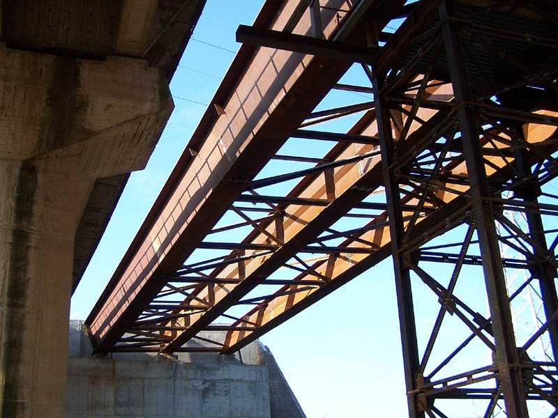 S.S. n. 114 Ponte sul fiume Simeto (CT) - Impalcato in piastra ortotropa con luce massima di 81 m 